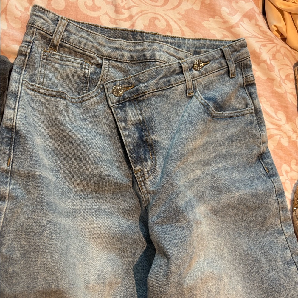 Commense High-Rise Light Blue Washed Jeans